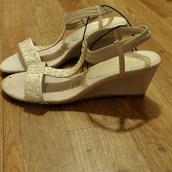 Shoe - Picture 2 of 2